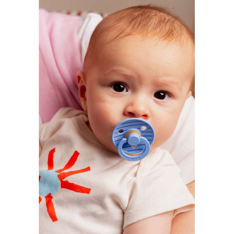 BIBS Rund Colour Napp - Strl. 2 - Naturgummi - Pin Studio - Sky Blue