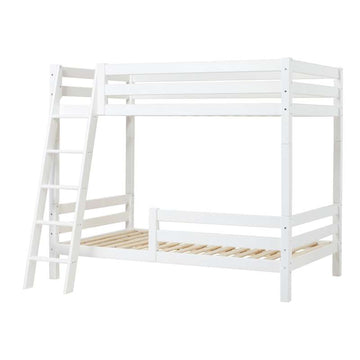 Hoppekids ECO Luxury - Hög Säng - 120x200 cm. - Två Sänghäster och Sned Stege - Vit 