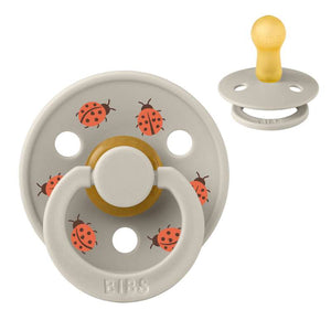 BIBS Rund Colour Napp - Stl. 2 - Naturgummi - Ladybug Studio - Sand