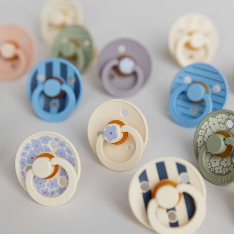 BIBS Rund Colour Napp - Str. 2 - Naturgummi - Pin Studio - Sage