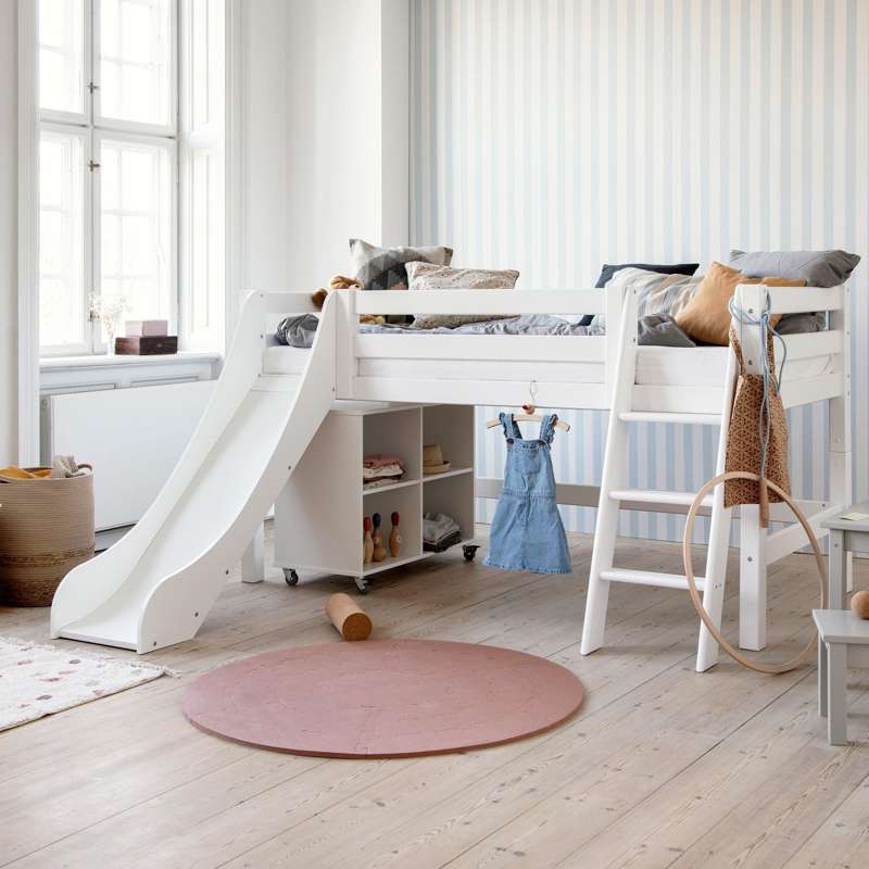 Hoppekids ECO Luxury - Halvhög loftsäng m. Rutschkana - Sned Stege - Flera Storlekar - Vit 
